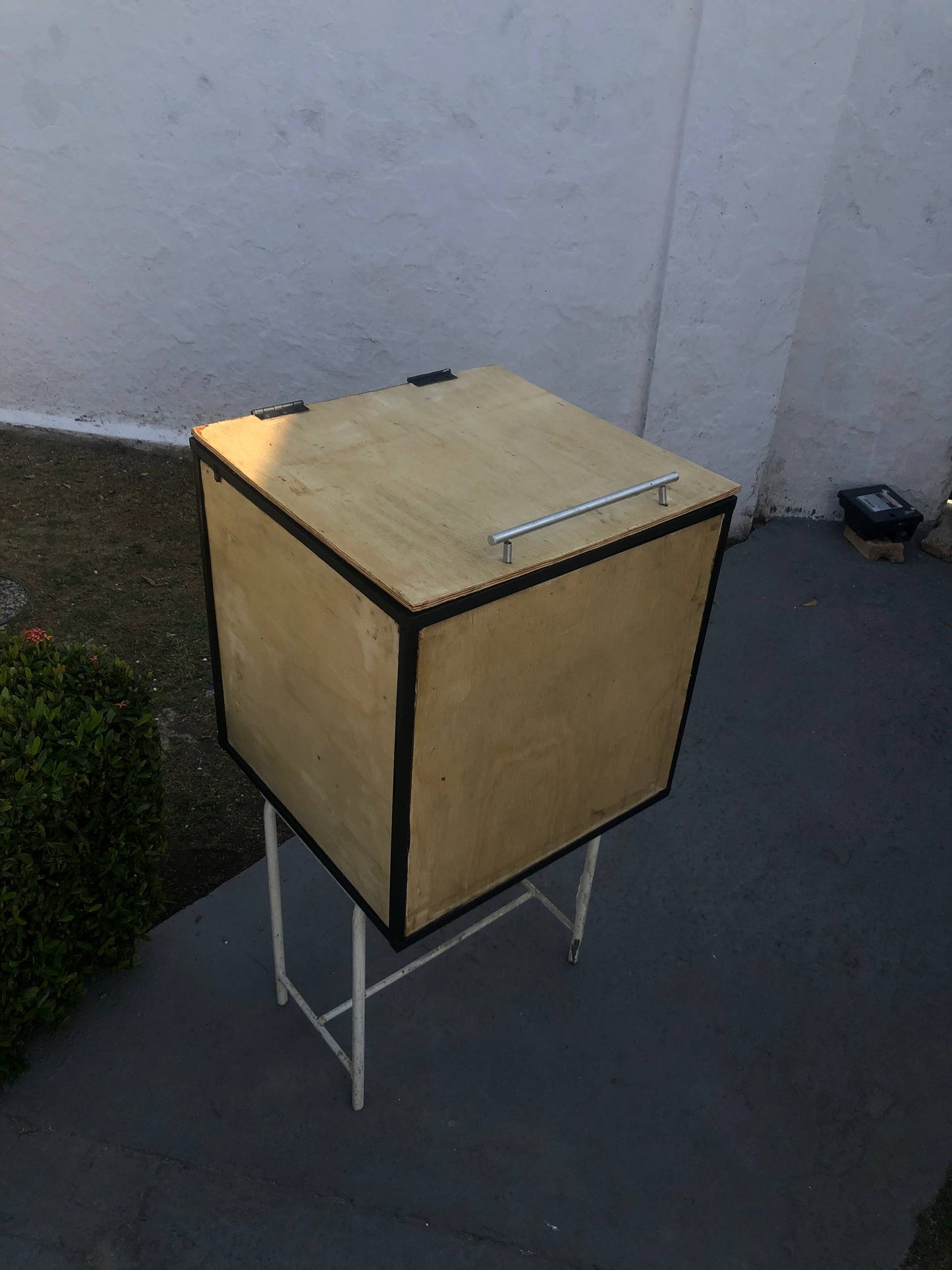 Box Industrial 50x50x50cm - Base em Aço e Tampo em Pinus