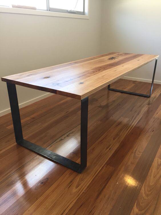 Mesa Industrial de Madeira Pinus 220x60cm – Tampo 30mm com Estrutura em Aço 50x30mm