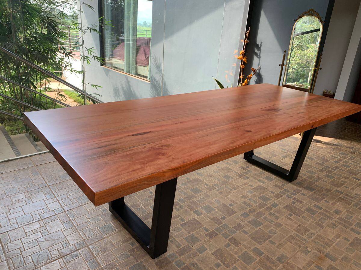 Mesa Industrial de Madeira Pinus 220x60cm – Tampo 30mm com Estrutura em Aço 50x30mm