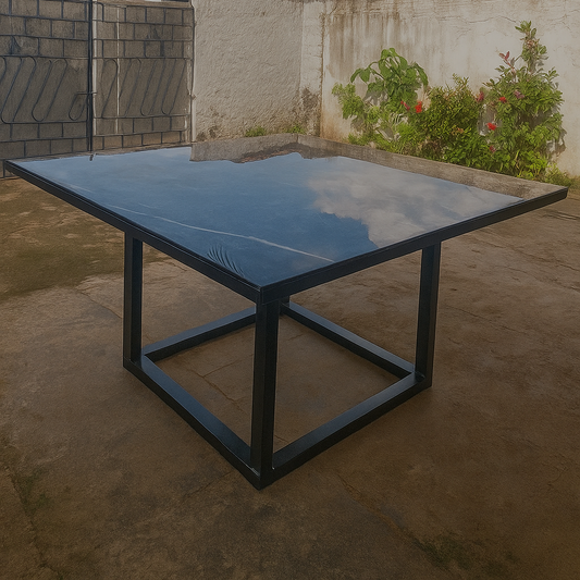 Mesa Industrial 120x120cm com Tampo de Porcelanato e Estrutura em Aço Galvanizado – Resistente à Água