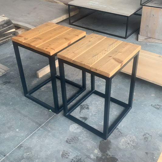 Banqueta Baixa Quadrada – Metalon 30x30mm com Reforço Inferior