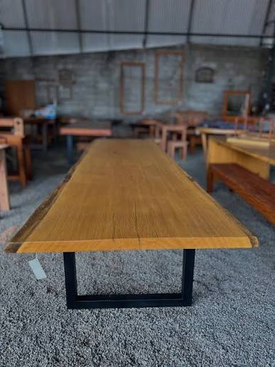 Mesa Jantar Pequiá Maciça Cascata 300x90cm Live Edge Rústica 8 Lugares