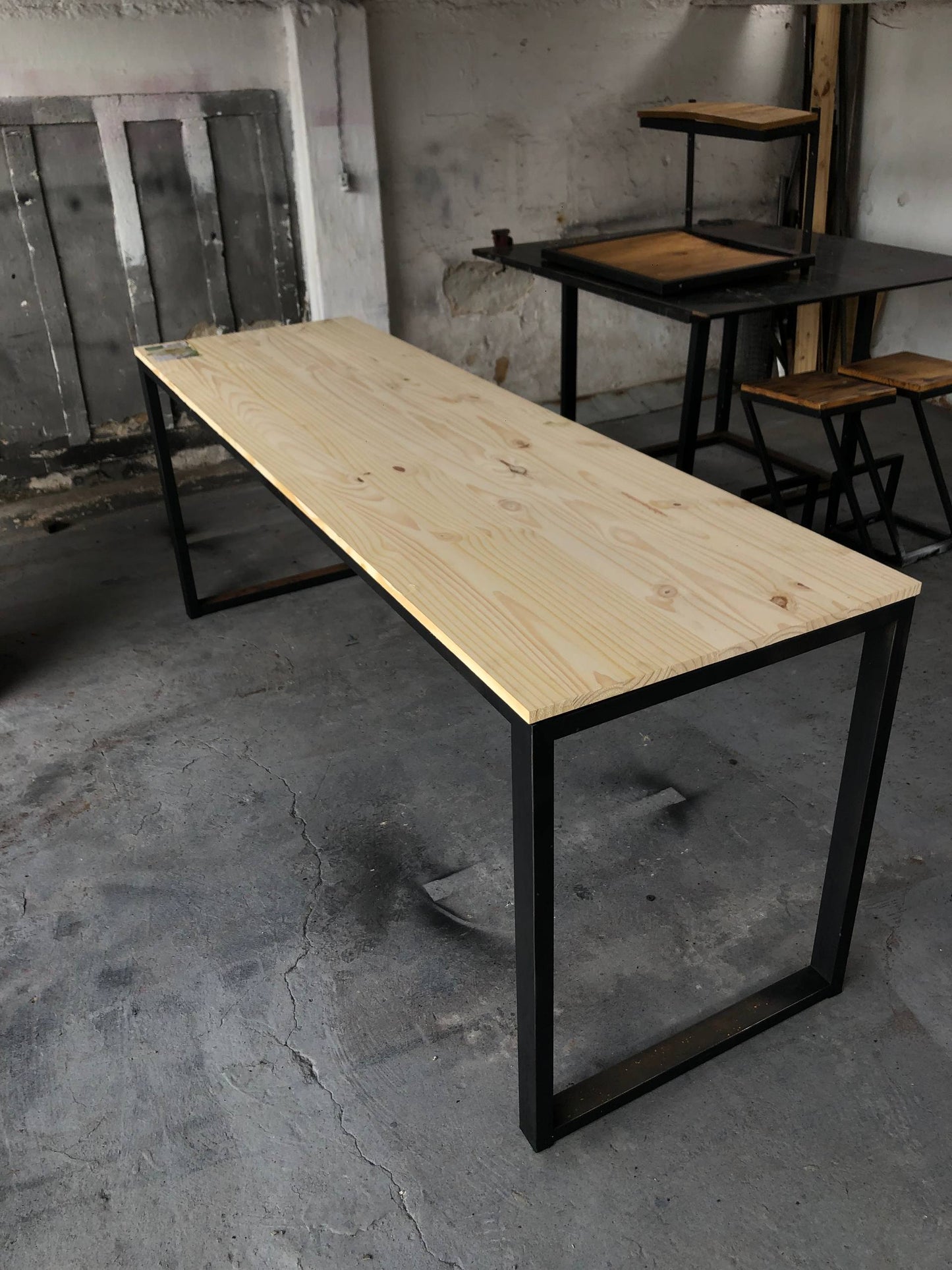 Mesa Industrial em Madeira Pinus 200x60cm | Estrutura em Aço Reforçado Sob Medida