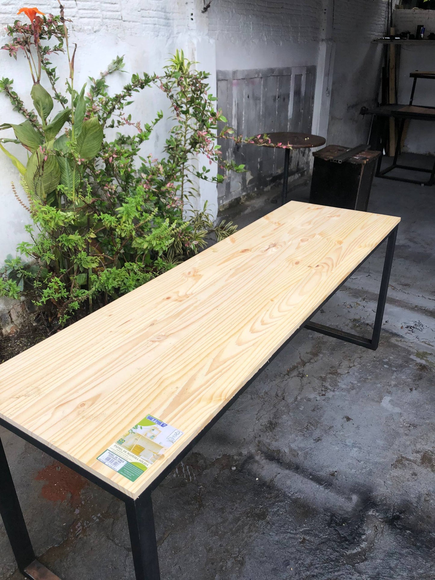Mesa Industrial em Madeira Pinus 200x60cm | Estrutura em Aço Reforçado Sob Medida