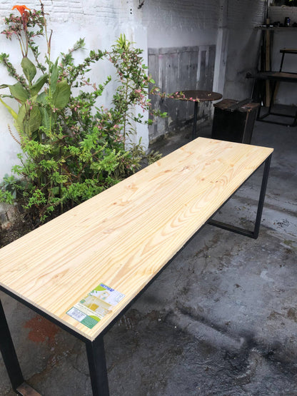 Mesa Industrial em Madeira Pinus 200x60cm | Estrutura em Aço Reforçado Sob Medida