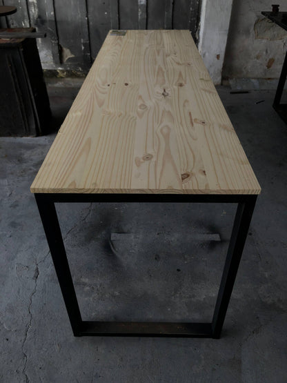 Mesa Industrial em Madeira Pinus 200x60cm | Estrutura em Aço Reforçado Sob Medida
