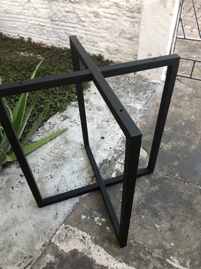 Mesa Bistrô Industrial Tipo X em Aço e Madeira – Design Reforçado