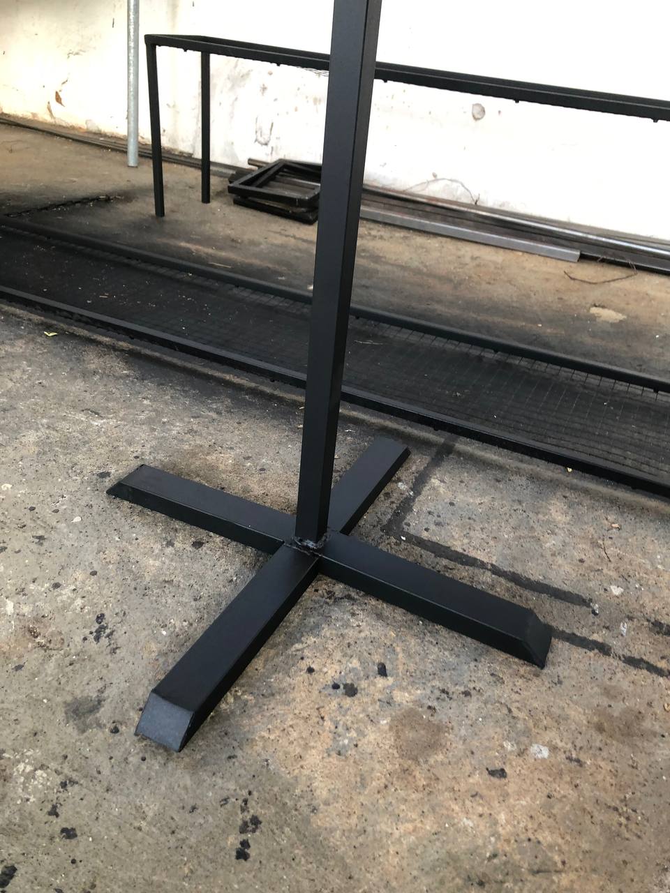 Base de Mesa Industrial Bistrô em Aço – Estilo Industrial