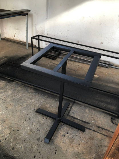 Base de Mesa Industrial Bistrô em Aço – Estilo Industrial