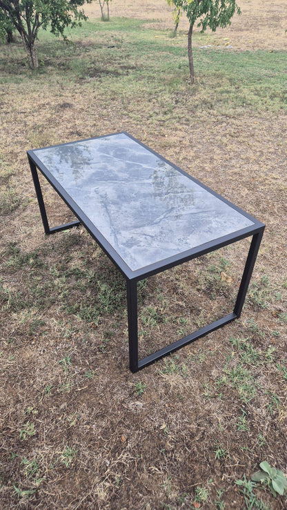 Mesa de Centro Industrial em Porcelanato / Vidro - Sob Medida