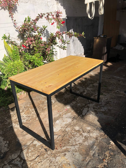 Mesa Industrial em Pinus 120x60cm – Aço Reforçado