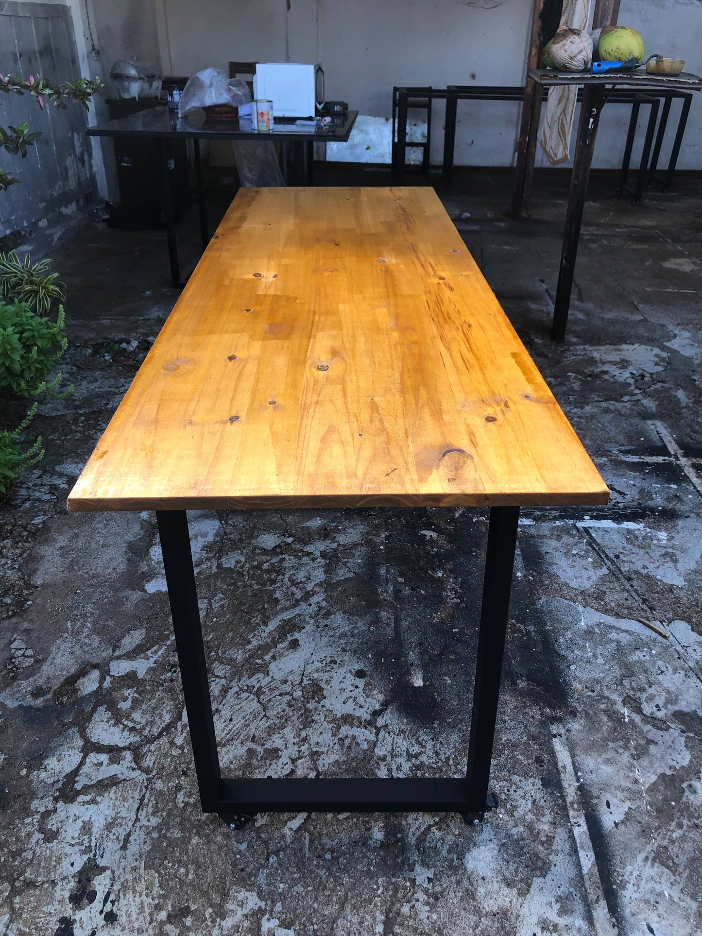 Mesa Industrial em Madeira Pinus 200x60cm | Estrutura em Aço Reforçado Sob Medida