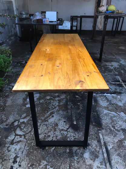 Mesa Industrial em Madeira Pinus 200x60cm | Estrutura em Aço Reforçado Sob Medida