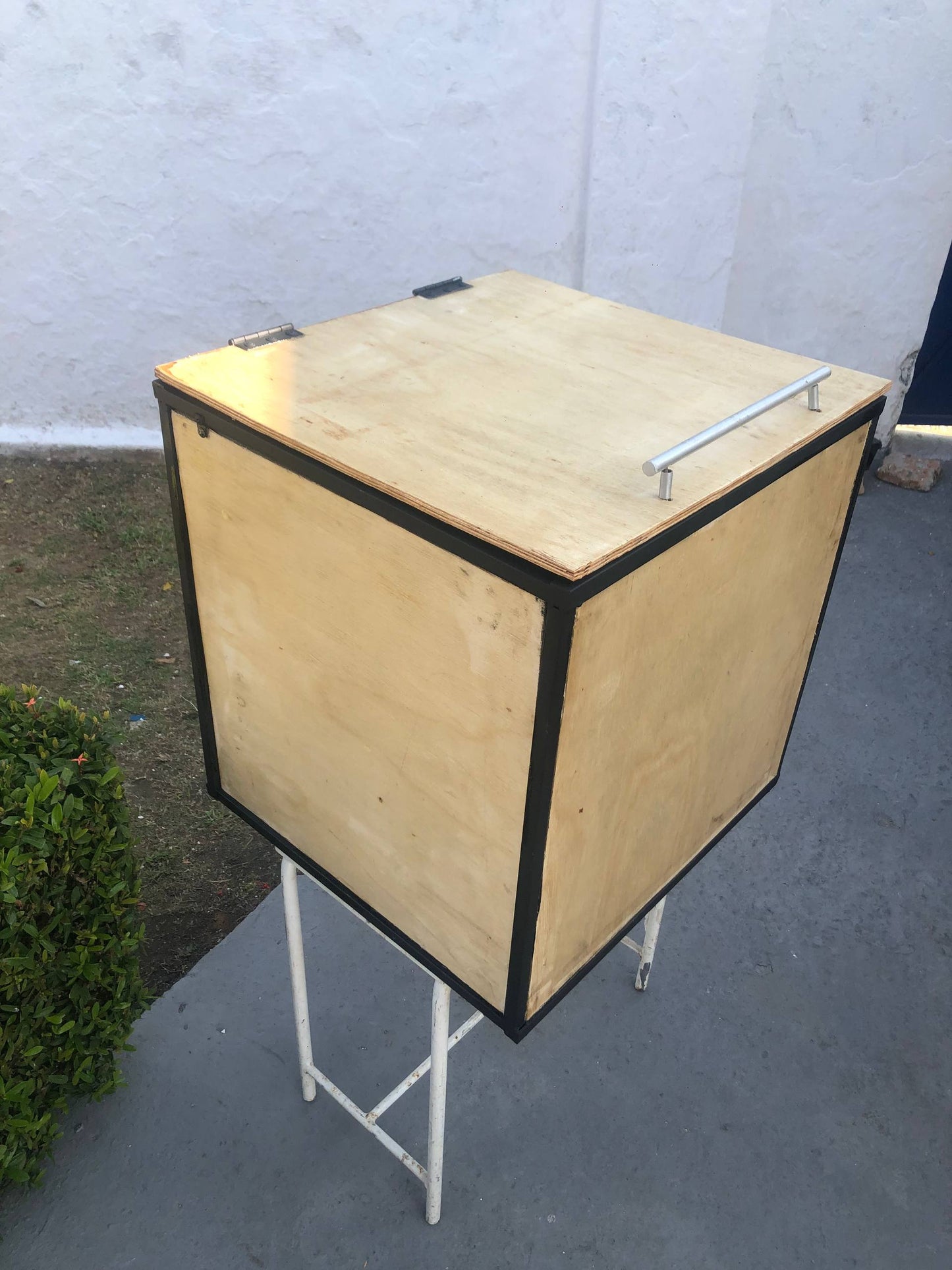 Box Industrial 50x50x50cm - Base em Aço e Tampo em Pinus