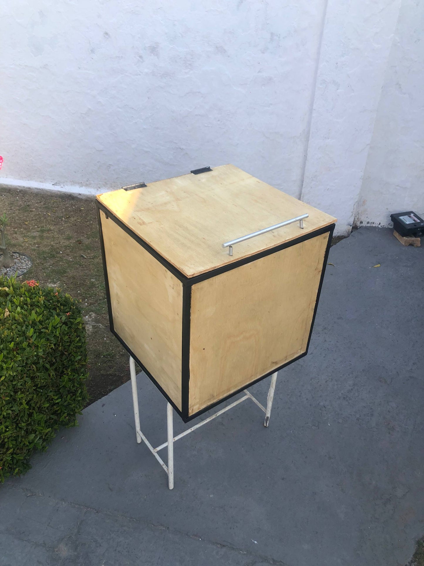 Box Industrial 50x50x50cm - Base em Aço e Tampo em Pinus