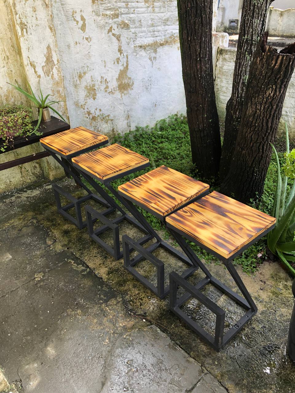 Banqueta Industrial - Edição Safari - Altura 60cm em Aço Galvanizado - Resistente à água