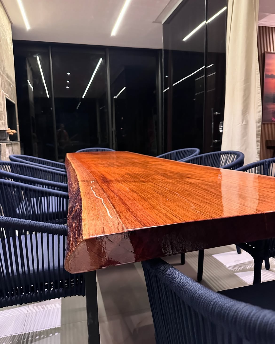 Mesa Jantar Jatobá Maciça 300x90cm Resina Epóxi Industrial 8 Lugares