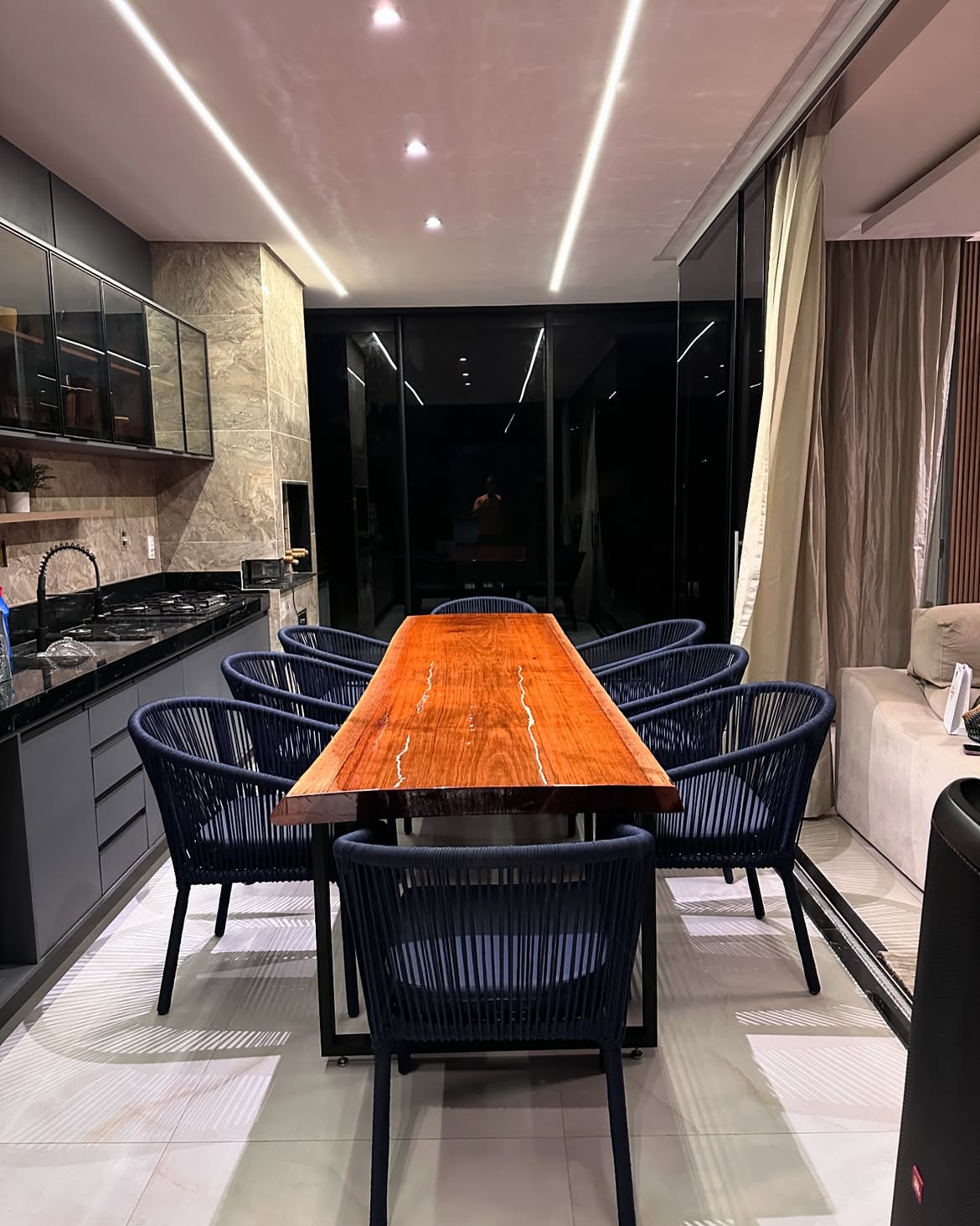 Mesa Jantar Jatobá Maciça 300x90cm Resina Epóxi Industrial 8 Lugares