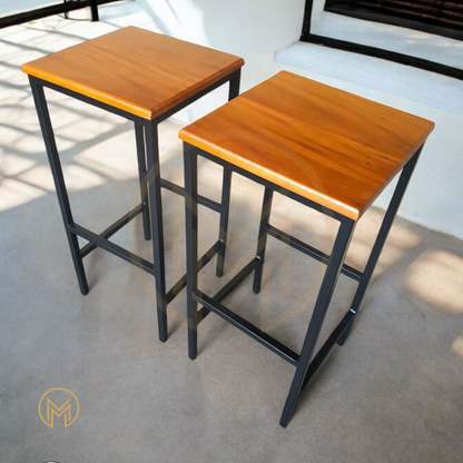 Banqueta Industrial de Madeira Pinus 75cm – Estrutura em Aço Carbono – Modelo Básico