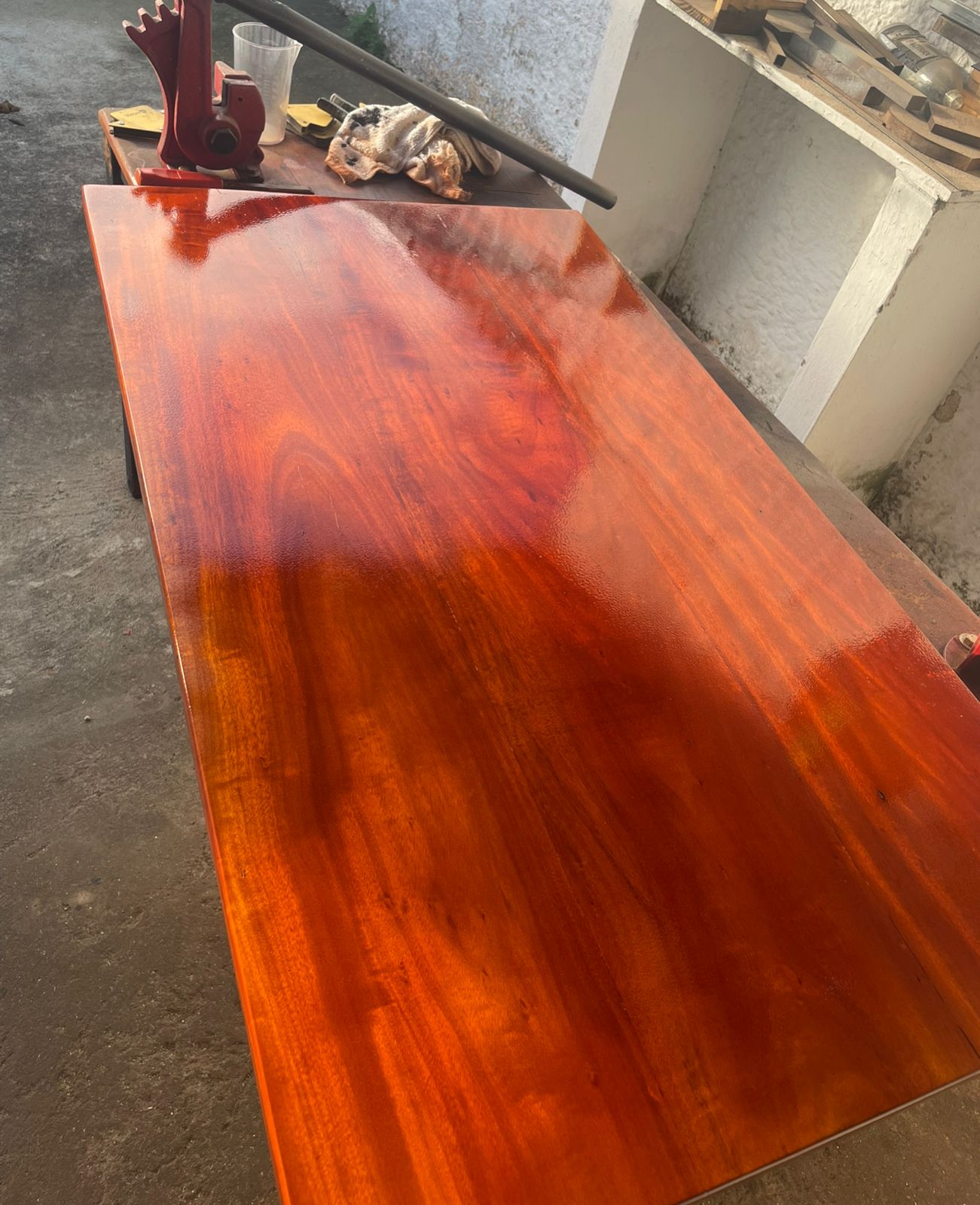 Mesa Industrial em Madeira Timborana – 120x60cm | Design Sofisticado e Estrutura de Aço