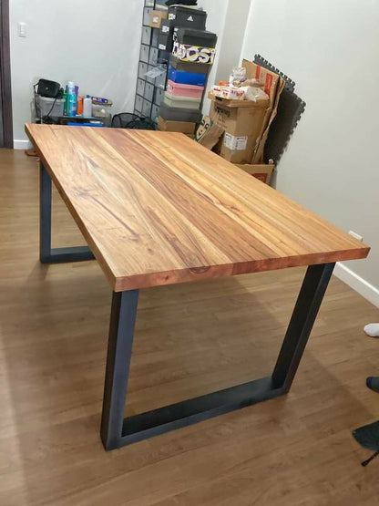 Mesa Industrial em Madeira Timborana – 120x60cm | Design Sofisticado e Estrutura de Aço